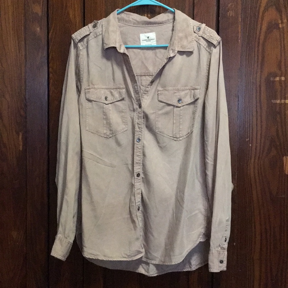 Light pink American Eagle button-up shirt